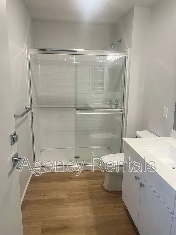 3 bed, 2.0 bath, 997 sqft, $3,500 — Photo 4