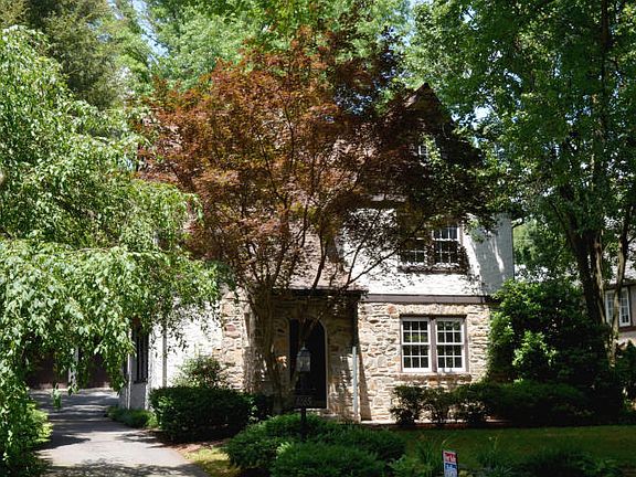 3rd image of 1285 Hillside Dr