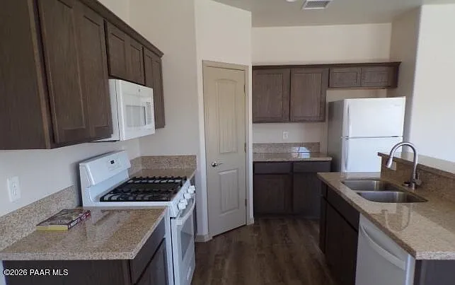 3 bed, 2.5 bath, 3195 sqft, $1,895 — Photo 4