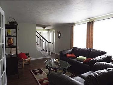 4th image of 405 Englewood Dr
