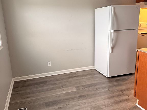 4th image of 410 Manor Dr #C1