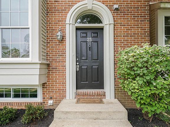 3rd image of 25 Hunting Horn Cir