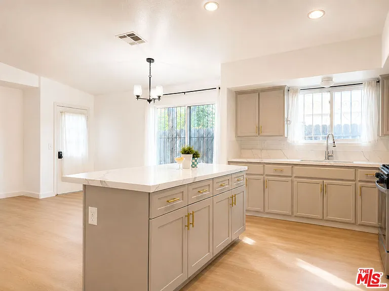 145 W M St — Photo 4