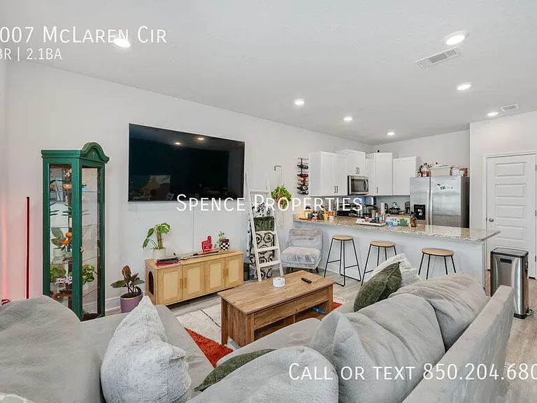 1007 McLaren Cir — Photo 9
