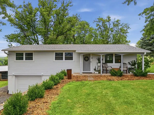 56553 221st St, Glenwood, IA 51534