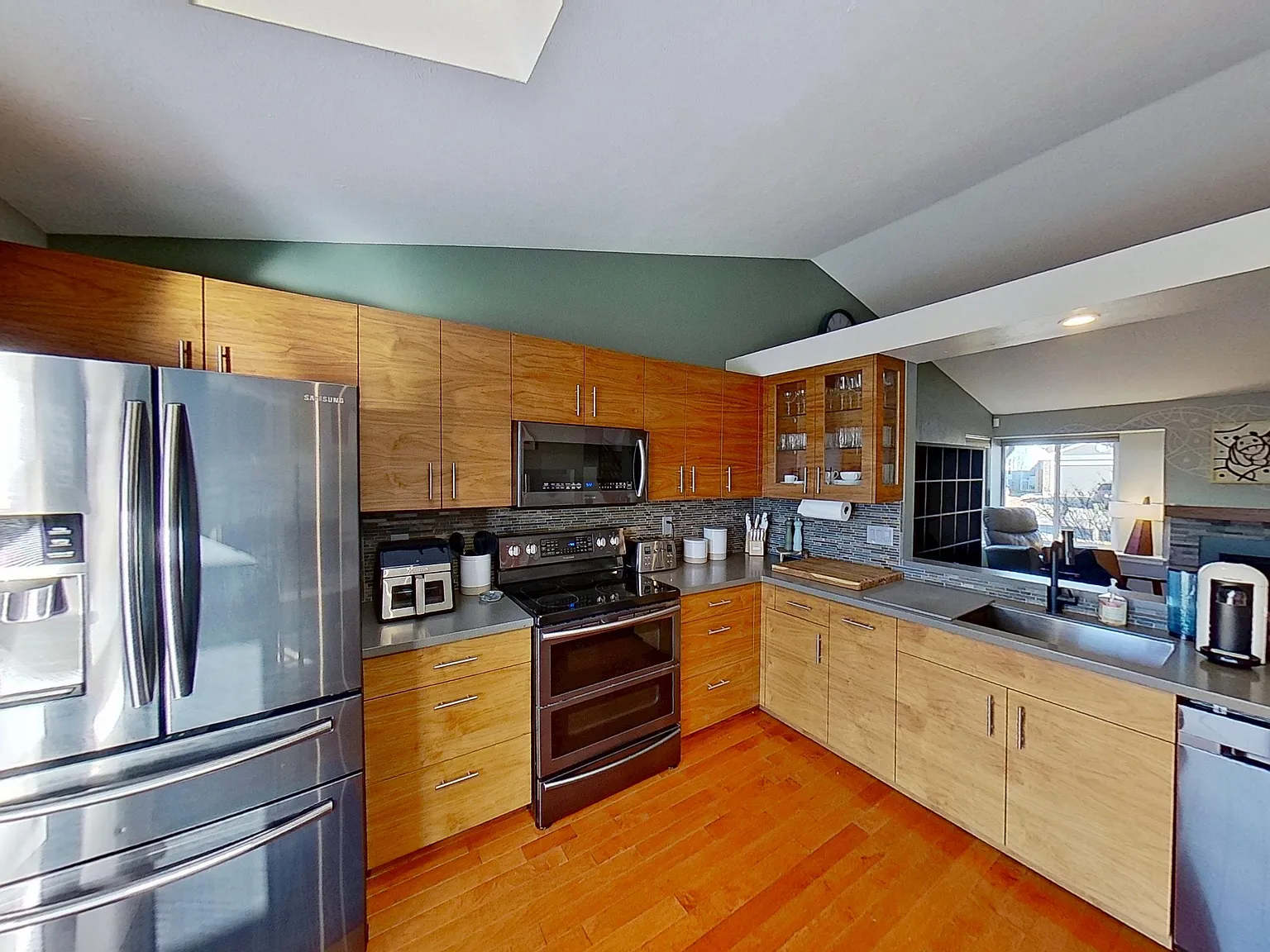 3 bed, 1862 sqft, $4,995 — Photo 2