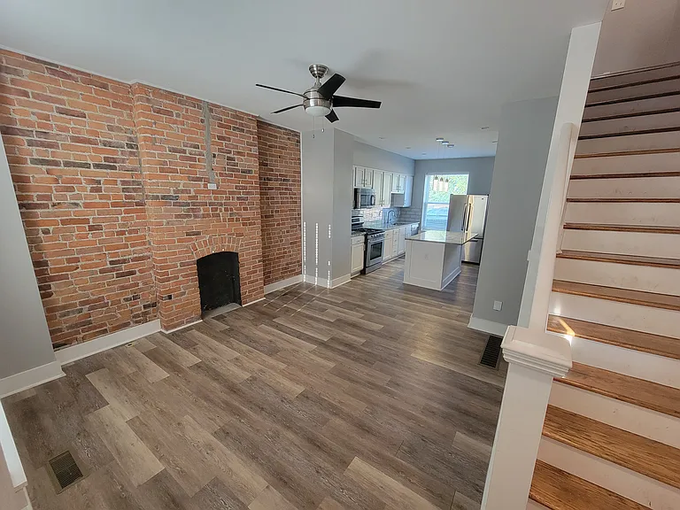 472-482 Carpenter St — Photo 4