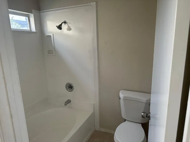 9033 W Windsor Ave — Photo 10