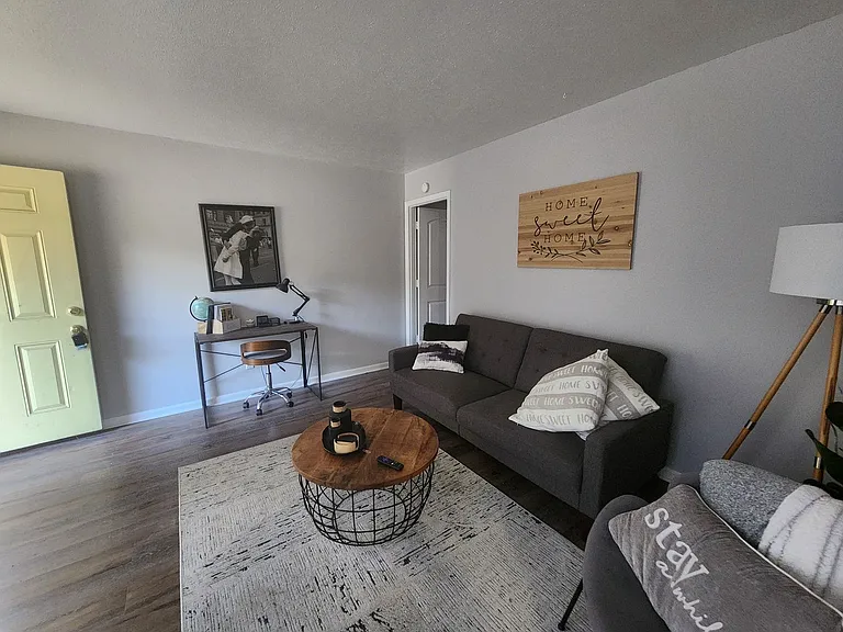 917 Oakview Ave — Photo 11