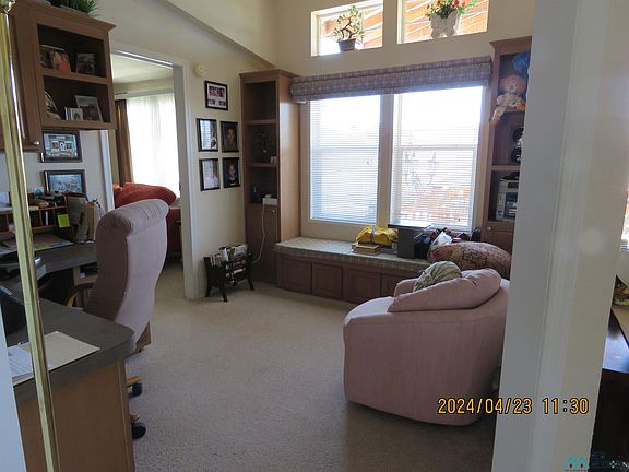 4th image of 608 Travis St