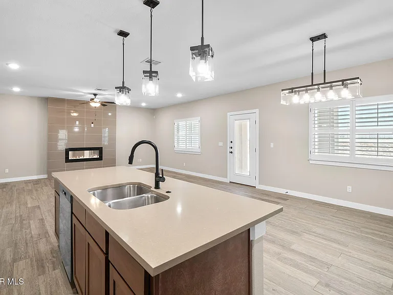 10013 Hueco Junction Rd — Photo 21