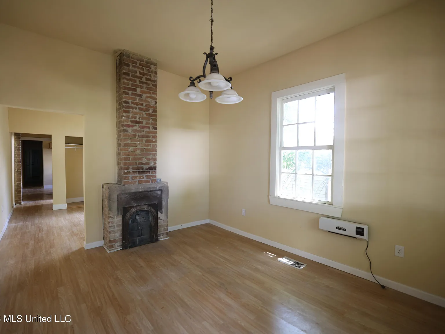 4 bed, 2.0 bath, 1224 sqft, $1,200 — Photo 2