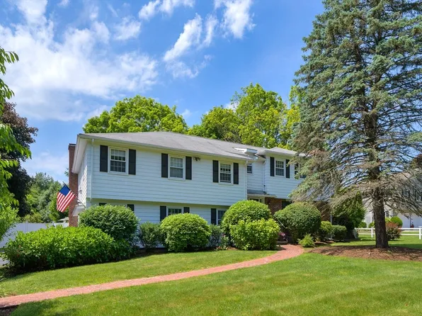 153 Weatherbee Dr, Westwood, MA 02090