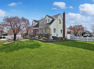 354 Maryland Ave, Massapequa Park, NY 11762