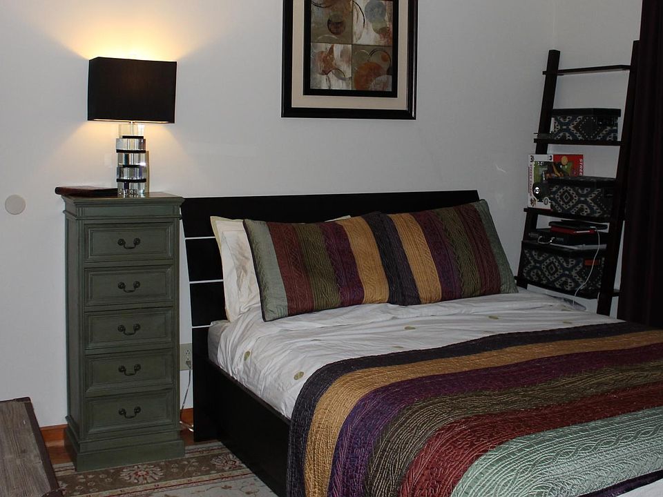2nd image of 90B Embassy Sq APT 4
