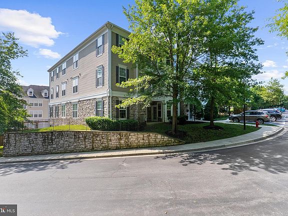 2nd image of 1501 Broadneck Pl Unit 402