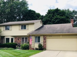 2218 Kolomyia St, West Bloomfield, MI 48324