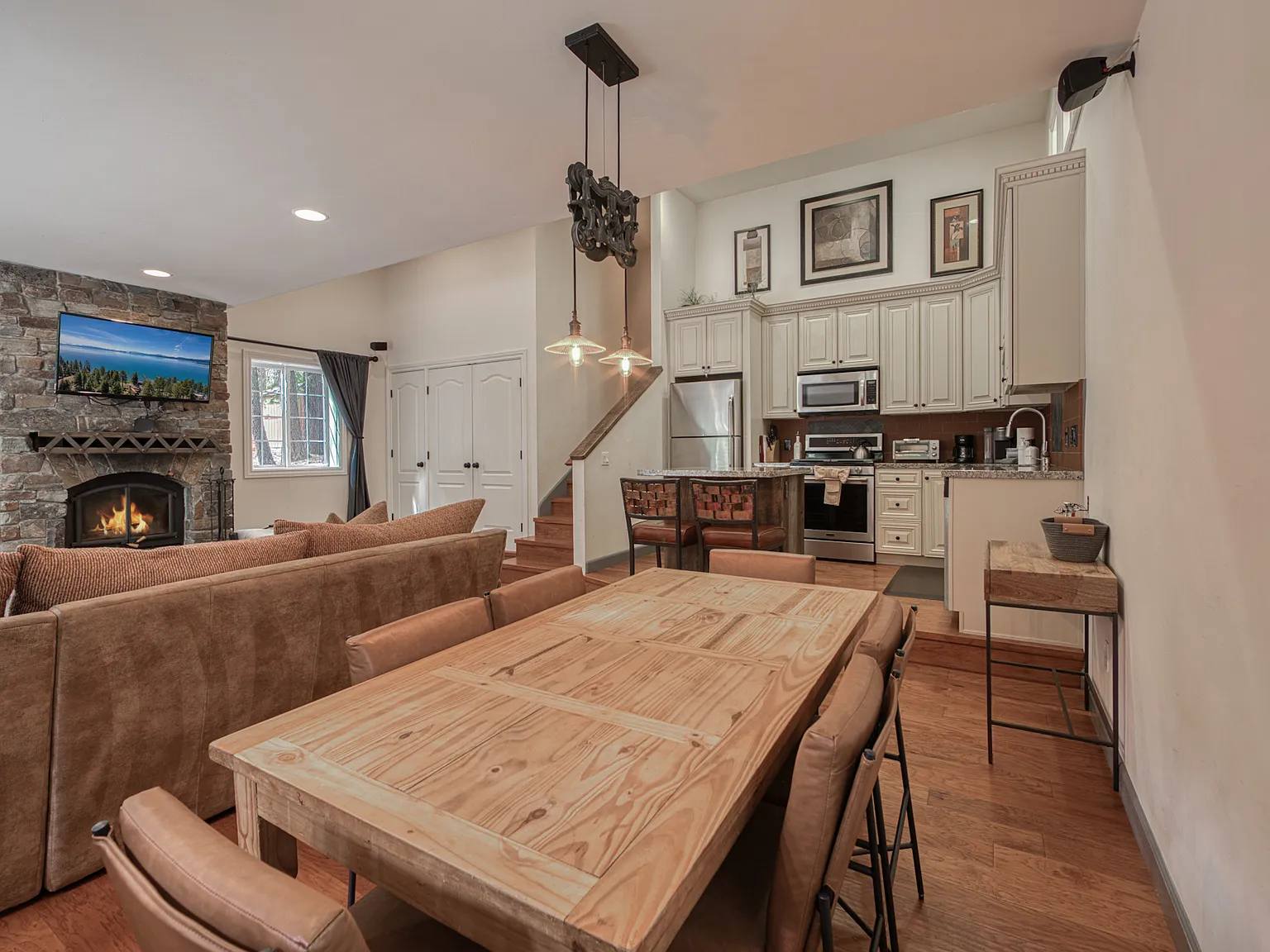 3 bed, 1260 sqft, $5,200 — Photo 2