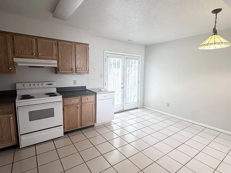 1005 Barnacle Ct — Photo 4