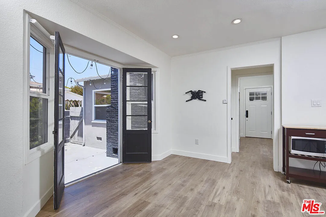 2 bed, 2.0 bath, 1341 sqft, $4,150 — Photo 3