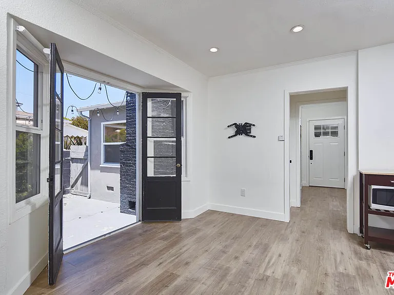 2904 W 81st St — Photo 3
