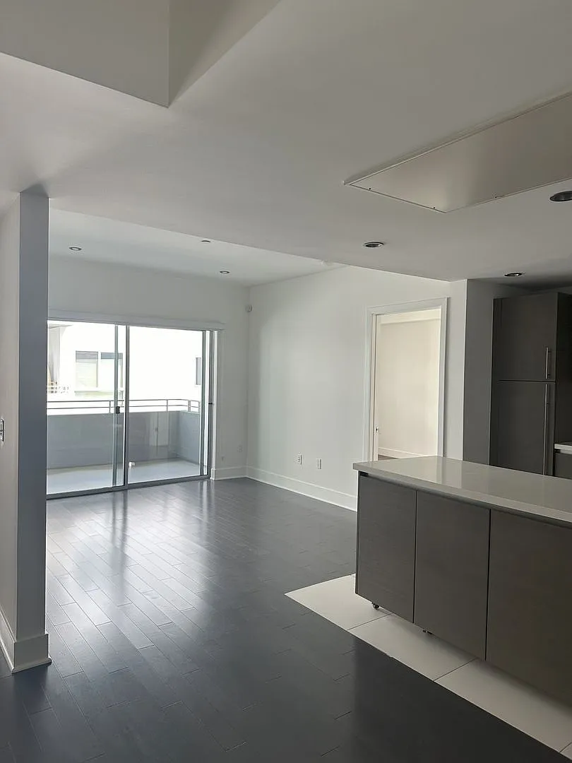 2 Bedroom 2 Bathroom Condo for rent — Photo 3