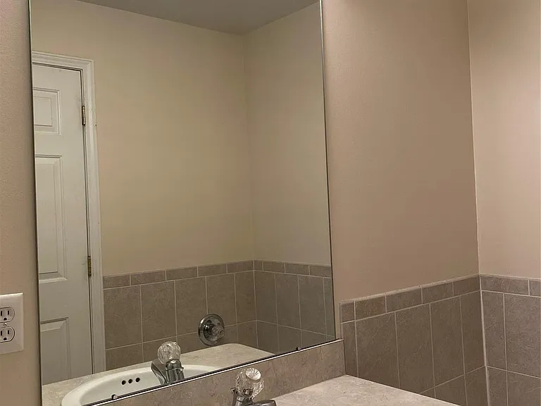 1394 Ashford Ct — Photo 12