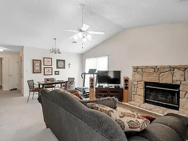 1914 Johnmark Ct #1916 — Photo 2