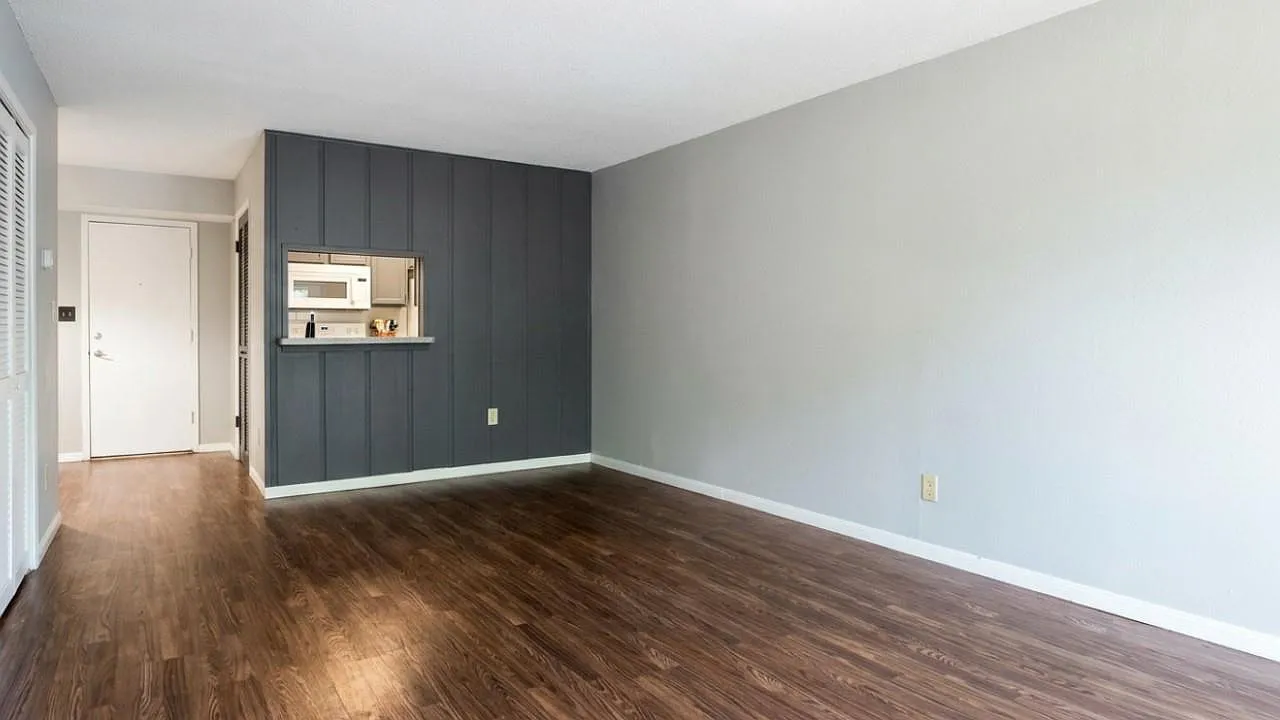 1 bed, 1.0 bath, 767 sqft, $1,200 — Photo 3