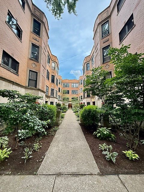 1st image of 1217 W Granville Ave APT 2B