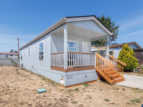 955 NE Mill St #C17, Waldport, OR 97394