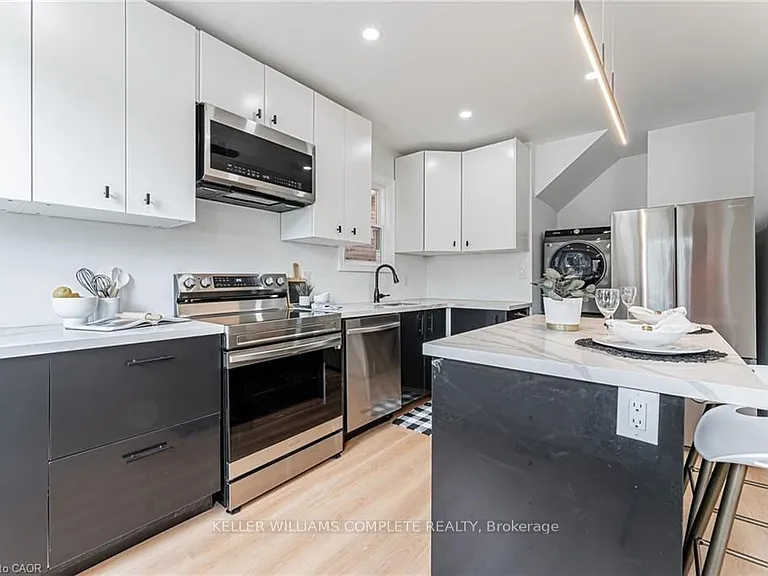 15 Barnesdale Ave N #1 — Photo 2