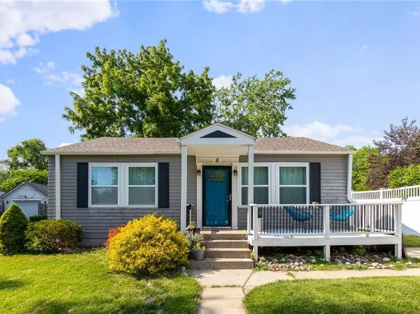 8 NE Vine St, Lees Summit, MO 64063