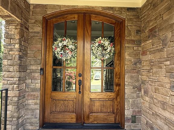 5th image of 1008 Shasta Daisy Dr