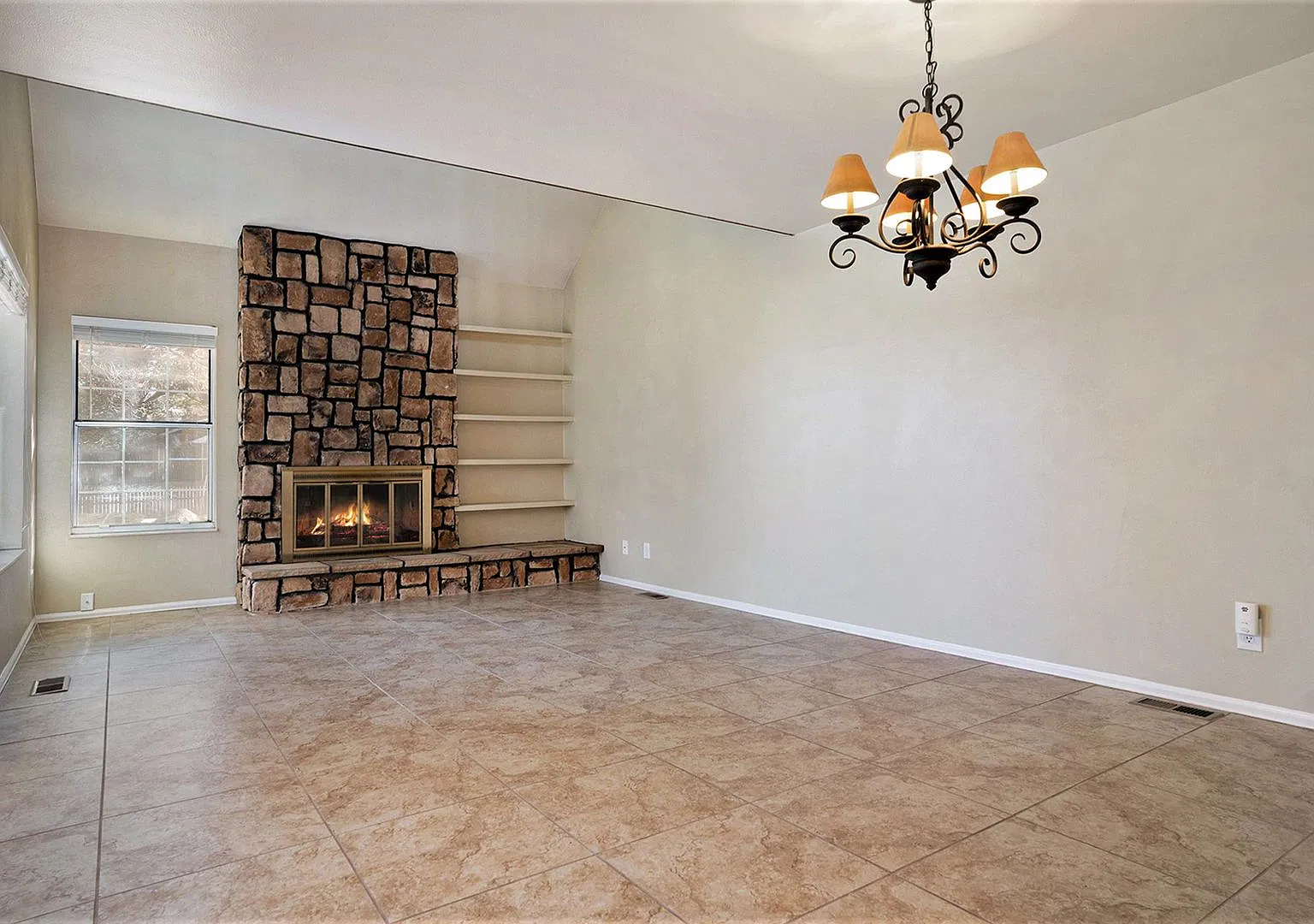 3 Bedroom Townhouse in School District #12, Main Level bedroom, 1 Car Garage — Photo 4