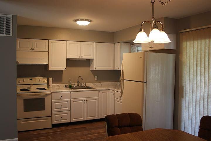 2nd image of 118 W Park Pl