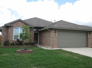 709 Apple Tree Ln, Moore, OK 73160