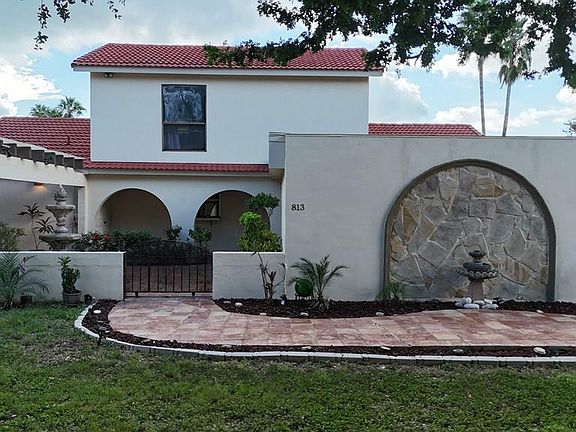 2nd image of 813 De Leon Ave #On