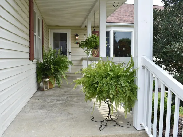 100 Robin Ln, Hillsboro, OH 45133