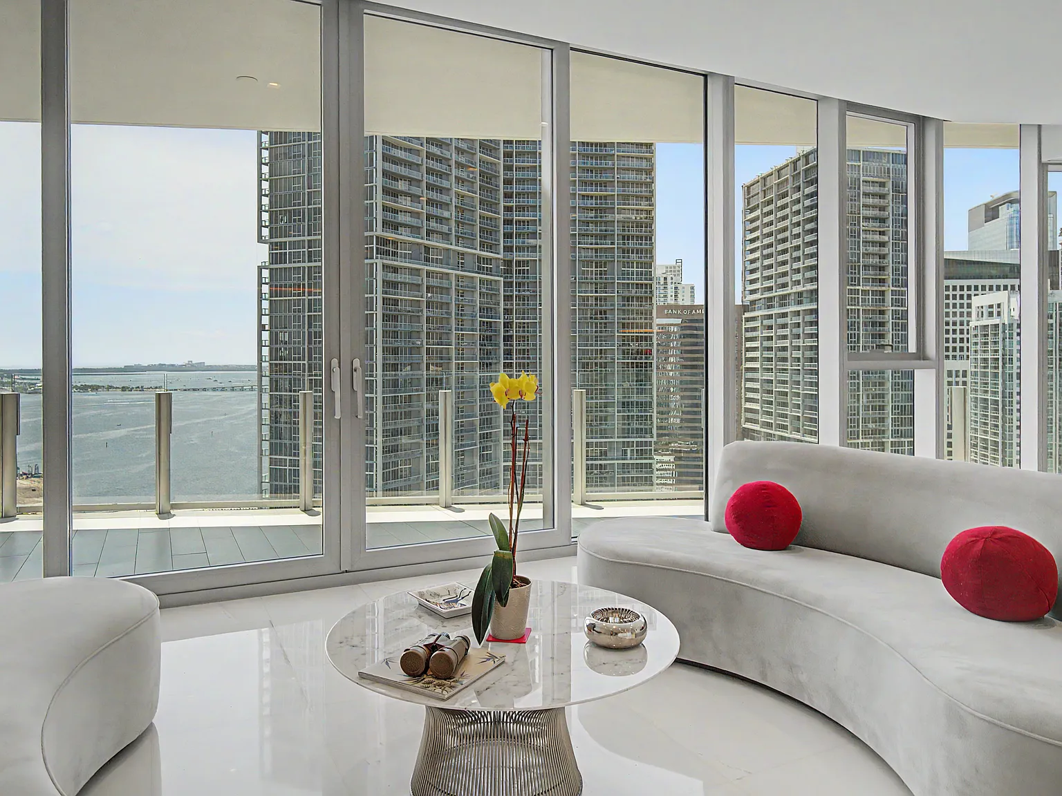 1 bed, 2.5 bath, 1317 sqft, $13,500 — Photo 4