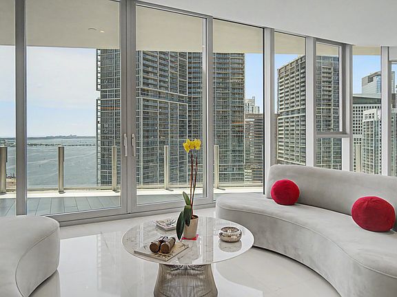 4th image of 300 Biscayne Boulevard Way #3306