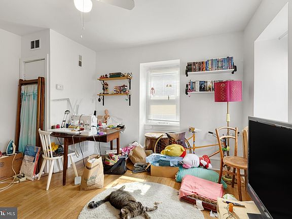 3rd image of 131 W Susquehanna Ave APT 3