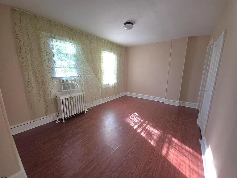 604 N Indiana Ave — Photo 27