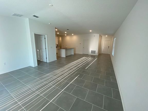 3rd image of 419 Three Oaks Dr
