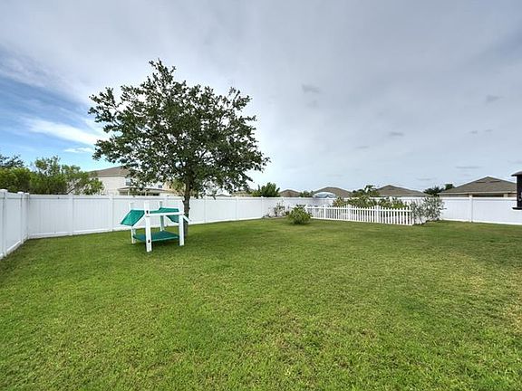 3rd image of 13207 Graham Yarden Dr
