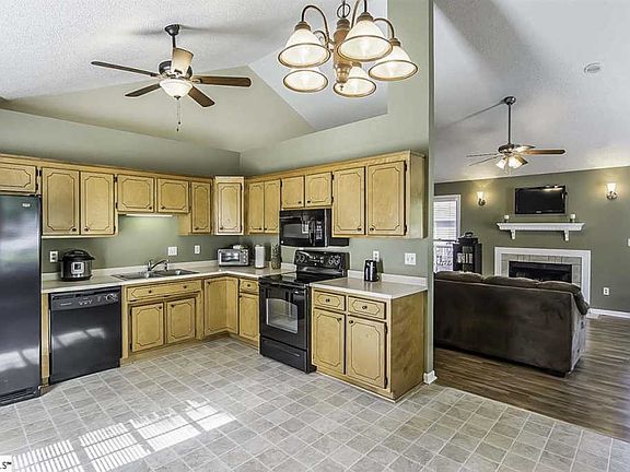 3rd image of 414 Fairdale Dr