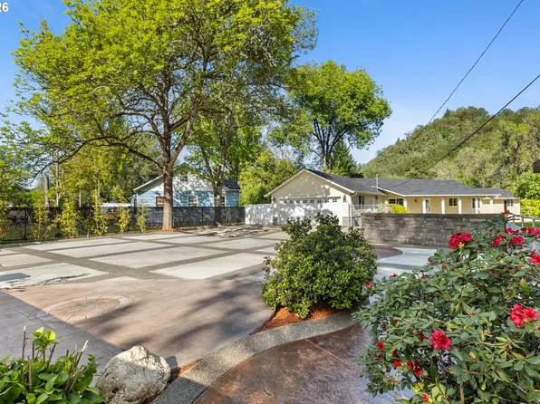 4081 NE Douglas Ave, Roseburg, OR 97470