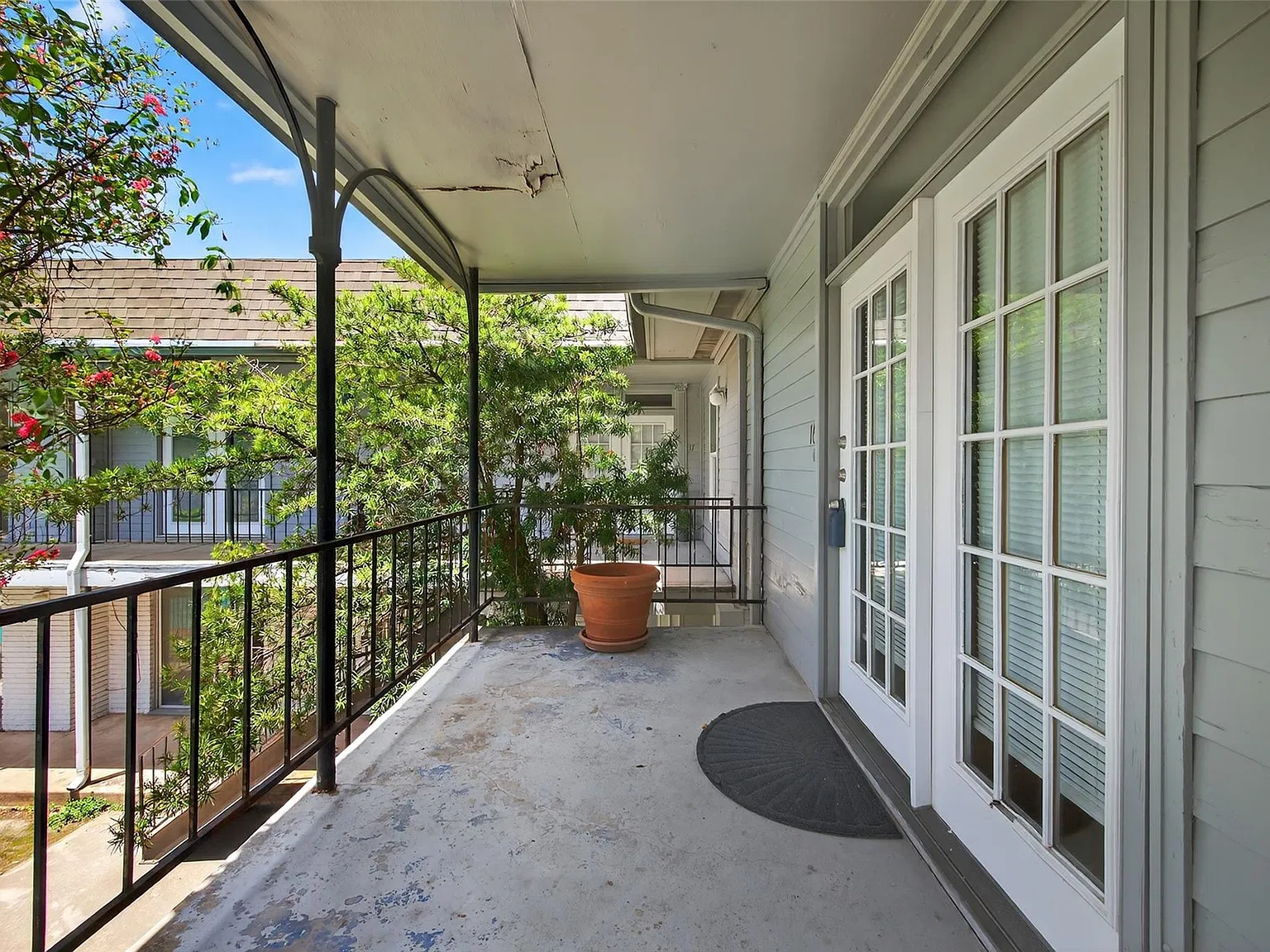 3300 Yorktown St — Photo 3