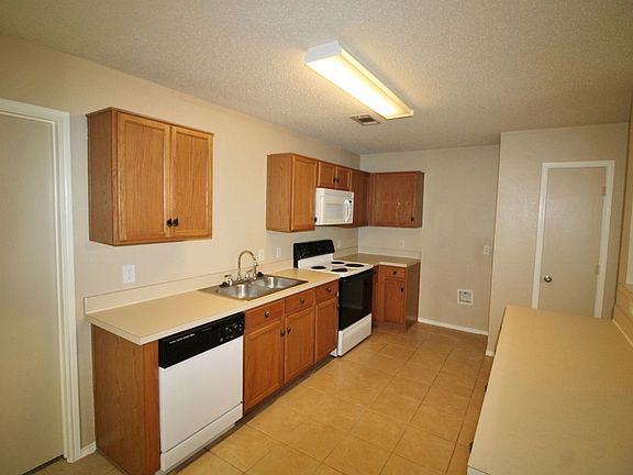 4th image of 1519 Lakeside Dr
