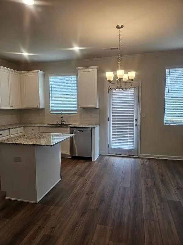 3 bed, 2.5 bath, 1680 sqft, $2,650 — Photo 3